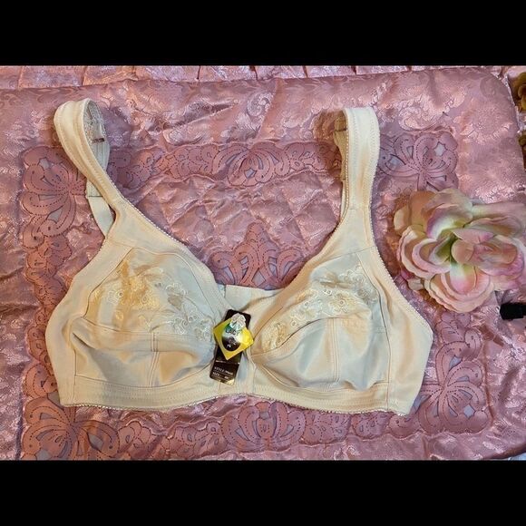 💐Lacy assorted embroidery floral print B… - Picture 7 of 9